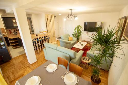 Spacious, central and luxury flat with great view!, Нови-Сад