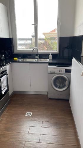 One-Bedroom Apartment image 2