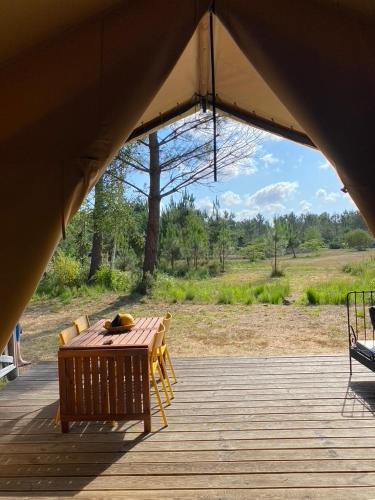 Camping la Kahute, tente lodge au coeur de la forêt - Camping - Carcans