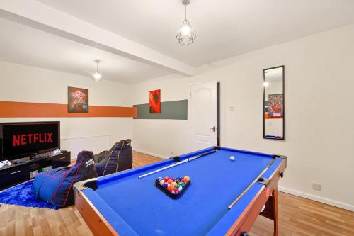 Stylish Abode with Games Room in Hengrove and Whitchurch Park
