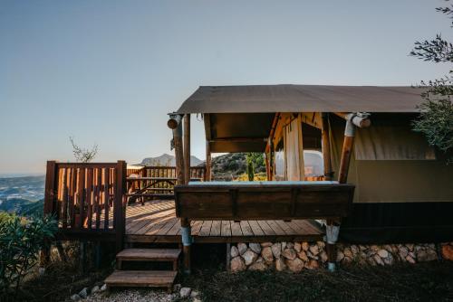 A szálláshely kívülről, Can Elisa Safari Tent in Tarbena