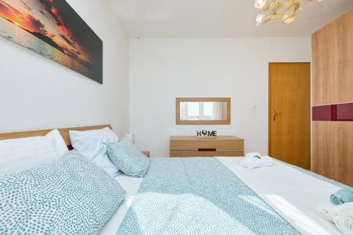 Bellevue Duplex Apartment