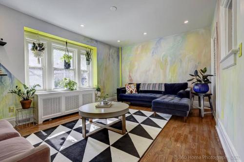 An Artist's Dream - Unique apartment in Parkdale!
