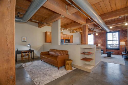 FRONTDESK Open 2 BR Apt near Busch Stadium