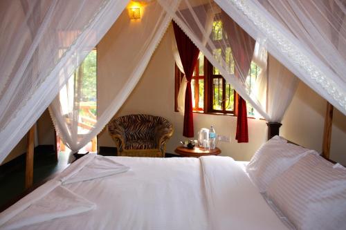 The Vijiji Center Lodge & Safari