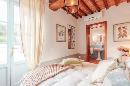 Villa Veranda, a Romantic Farmhouse with Pool