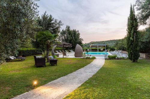 Villa Veranda, a Romantic Farmhouse with Pool