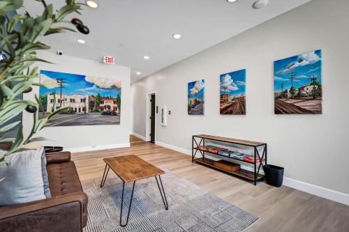 Two Bedroom - King in Master Heart of Downtown Vista, Vista (photo 9)