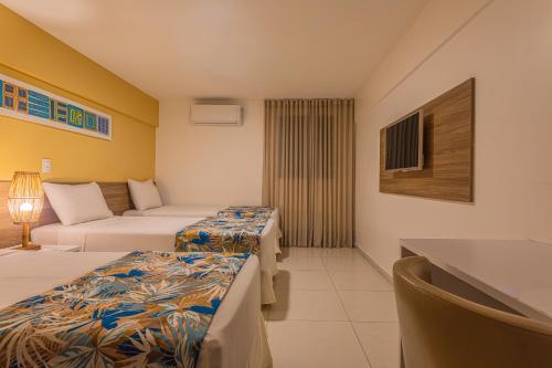 3 twin beds