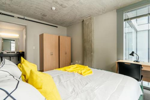 Affordable 2-Bedroom on Wabash in Chicago, USA