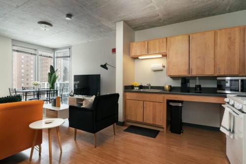 Affordable 2-Bedroom on Wabash in Chicago, USA