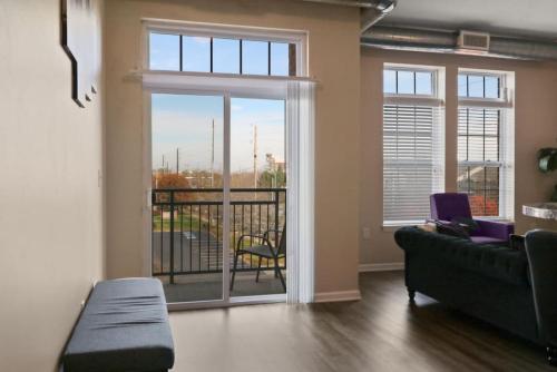 ระเบียง/ชานเรือน, Cozy Indy Get Away - Private Room - Shared near พิพิธภัณฑ์ประวัติศาสตร์อินเดียนาเมดิคัล