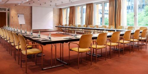 Hotel Elbflorenz Dresden - image 4