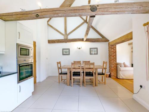 Old Root House Lavant - image 5