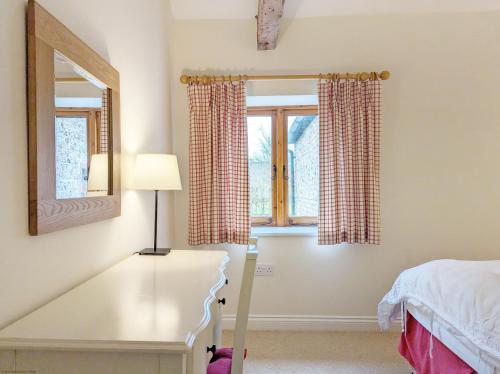 Old Root House Lavant - image 12