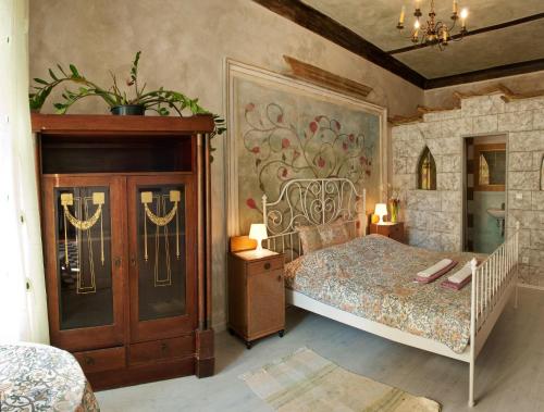 Old Time Hotel