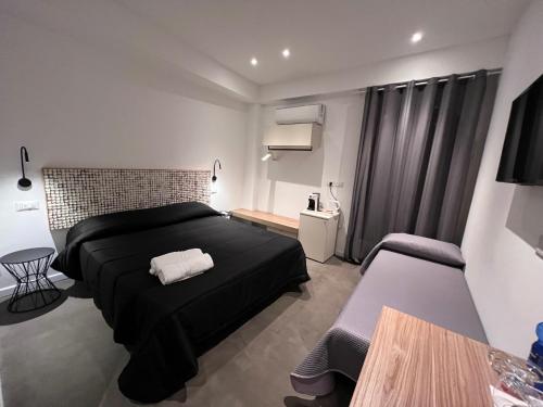 1 queen bed, 1 twin bed