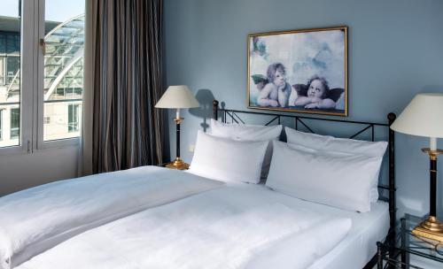 1 queen bed, 1 double bed