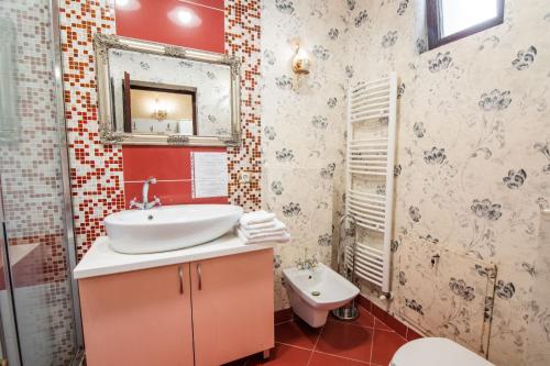 One-Bedroom Apartment image 7