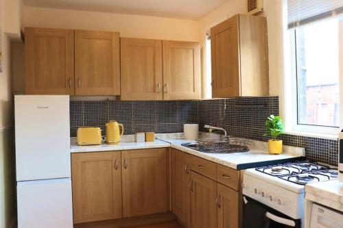 Unique 3 Bedroom House FREE WiFI & Parking in 利茲市郊