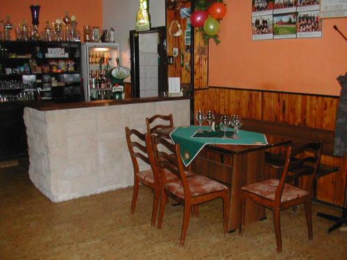 ห้องอาหาร, Penzion U Slunce in ยาโรเมอร์