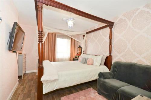 3 Bed House - Sleeps 7 - Parking - Wifi in Whippingham and Osborne