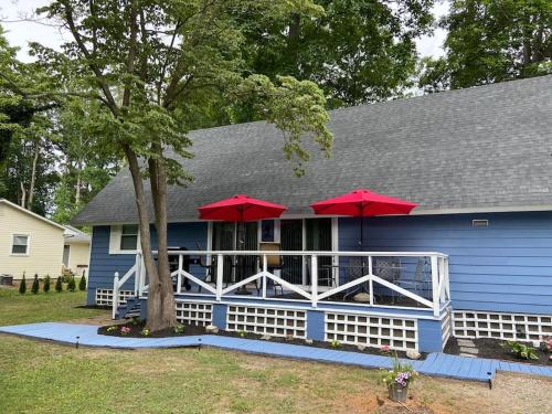 Cottage by the bay, sleeps 8 near Rehoboth beach in Long Neck (DE)