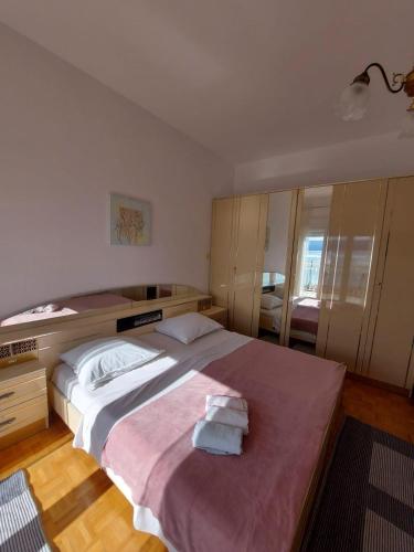 One-Bedroom Apartment with Balcony and Sea View image 9