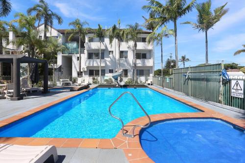 Providence Apartment 1, Hawks Nest