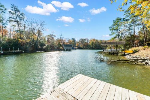 Gorgeous Riverfront Getaway with Private Dock!