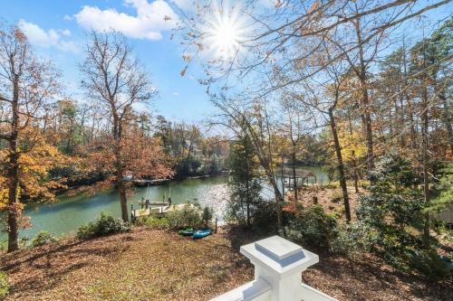 Gorgeous Riverfront Getaway with Private Dock!