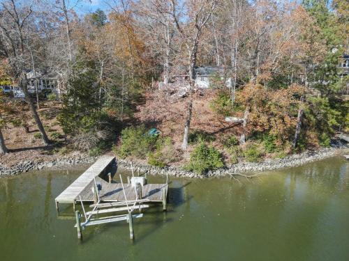 Gorgeous Riverfront Getaway with Private Dock!