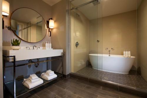437016918 Kimpton Hotel Palomar Phoenix Cityscape by IHG