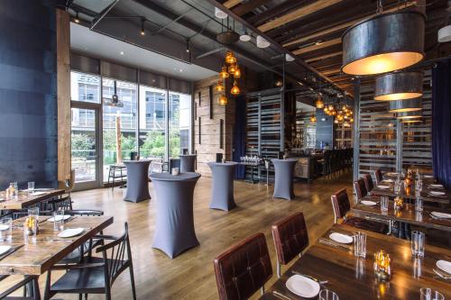 437016919 Kimpton Hotel Palomar Phoenix Cityscape by IHG