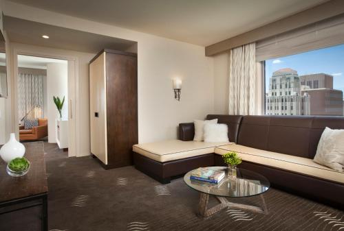 437016921 Kimpton Hotel Palomar Phoenix Cityscape by IHG