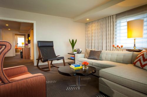 437016926 Kimpton Hotel Palomar Phoenix Cityscape by IHG