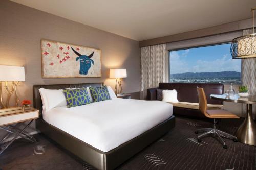 437016929 Kimpton Hotel Palomar Phoenix Cityscape by IHG