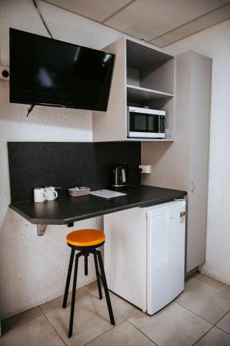 ริกซ์ โฮเต็ล โมเต็ล (Rix Hotel Motel) in ชาเตอรส์ทาวเวอรส์