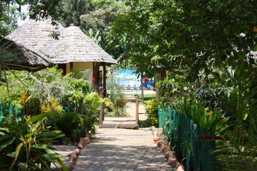 The Vijiji Center Lodge & Safari