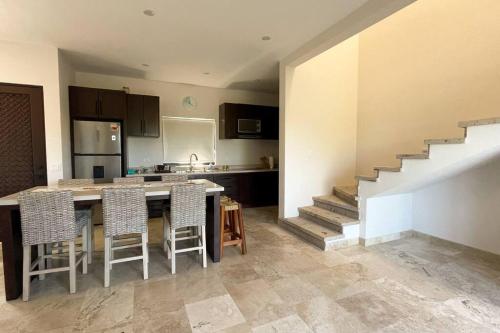 Casa BV: Beautiful new house short walk from beach in Buena Vista