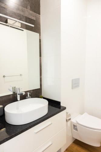 3 bdr aprt, stunning seaview, rooftop pool - LCGR