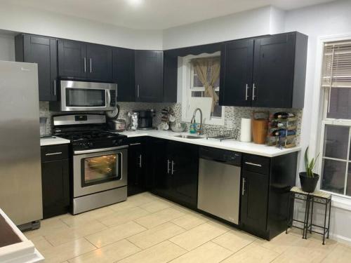 Artistic luxury home downtown/train to NYC/AirPort in Newark, USA
