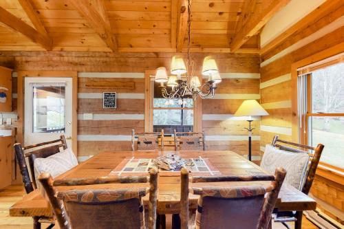 American Pride Cabin in Seven Devils, USA
