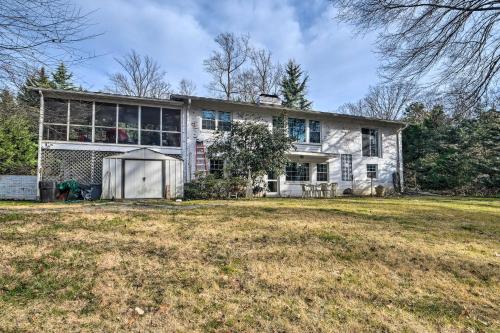 Bethesda Apartment and Yard about 9 Mi to D C in Bethesda, USA