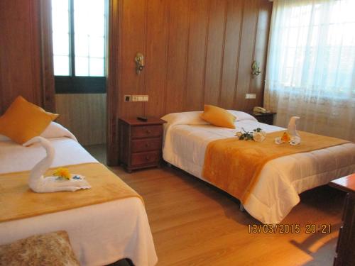 Twin Room with Parking Included image 7
