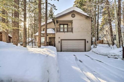 Pet-Friendly Stateline Home Less Than 2 Mi to Lake Tahoe!