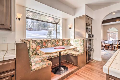 Pet-Friendly Stateline Home Less Than 2 Mi to Lake Tahoe!