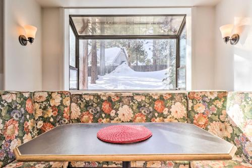 Pet-Friendly Stateline Home Less Than 2 Mi to Lake Tahoe!