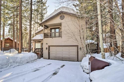 Pet-Friendly Stateline Home Less Than 2 Mi to Lake Tahoe!