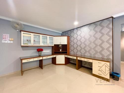 Ipoh Happy Happy Suite by Verve (12pax) EECH63 near Gua Gek Lok Tong Limestone Cave